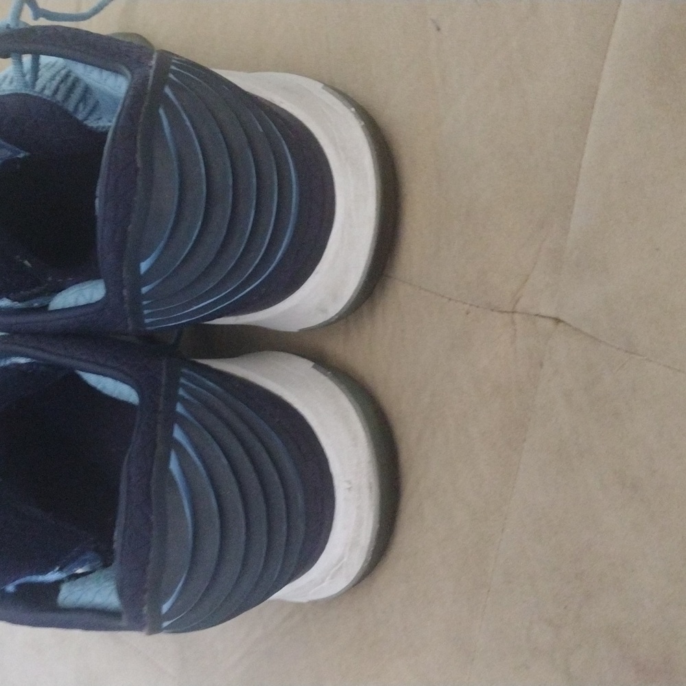 Shoe - Picture 2 of 7